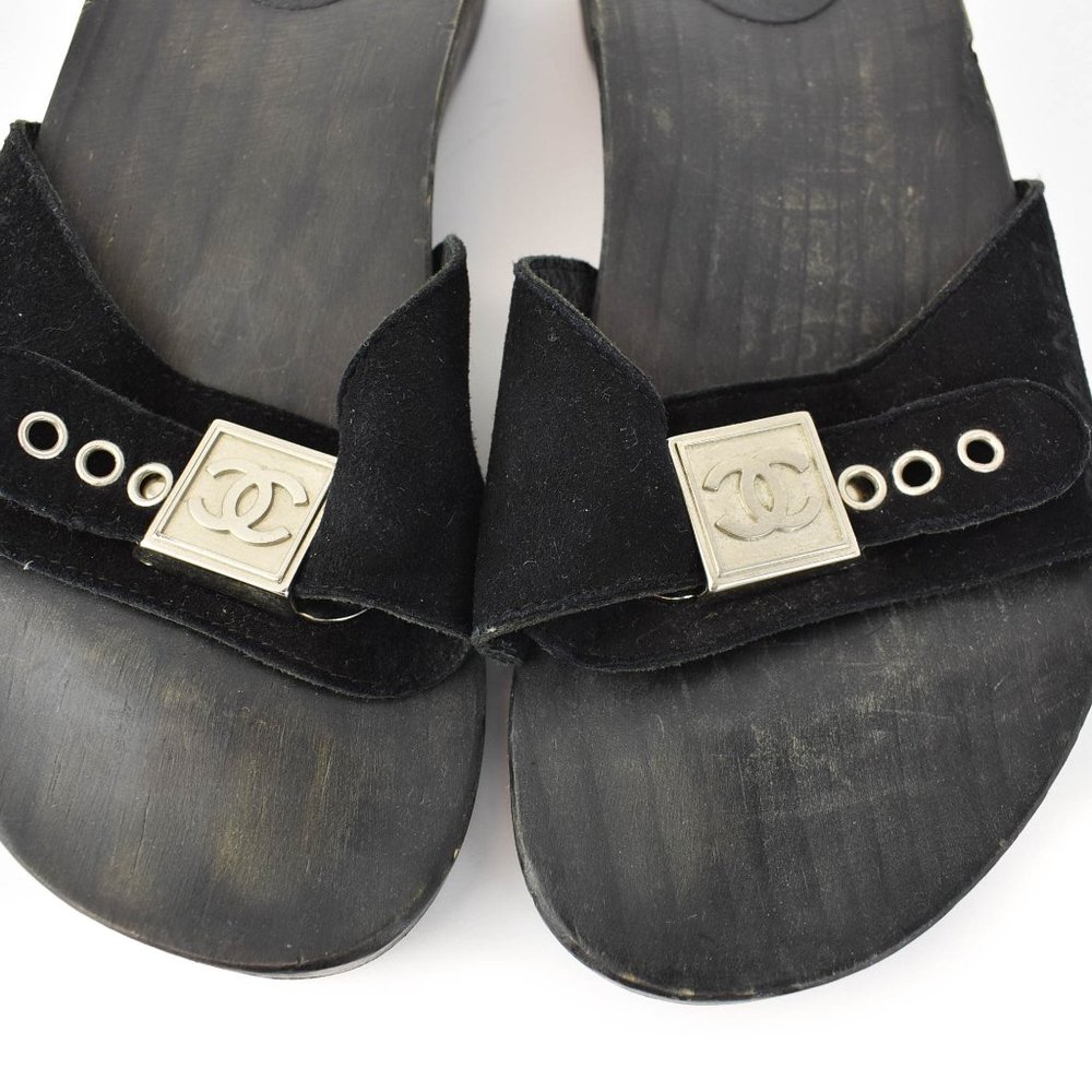 CHANEL: Black, Suede "CC" Logo, Sandals/Slides - Picture 4 of 10